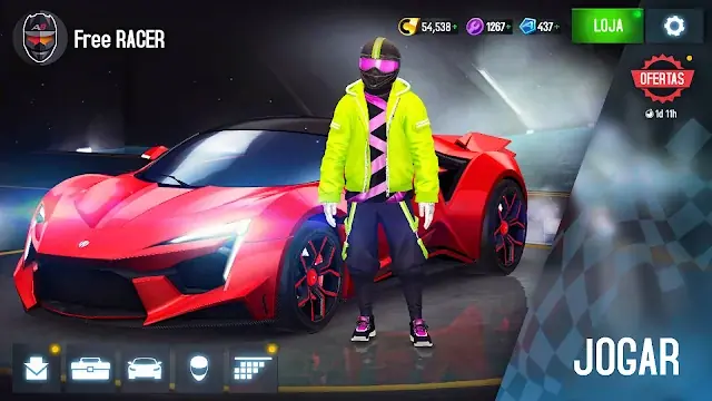 Carro desportivo em salto sobre pista urbana iluminada