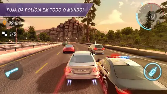 Desportivo a ultrapassar tráfego numa autoestrada ao anoitecer