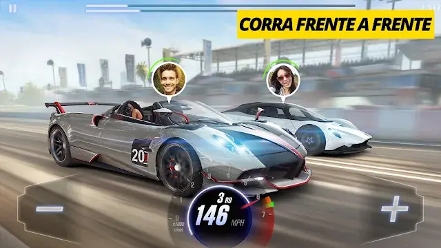 Supercarro licenciado exposto na garagem com pintura personalizada
