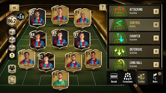 Quadro tático com formação e lista de jogadores do plantel